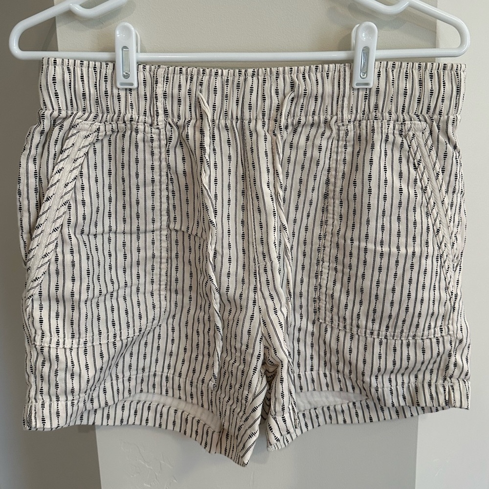 Tie old navy shorts